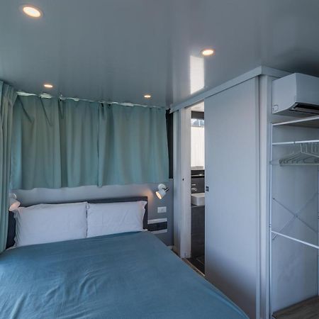 Готель La Dolce Vita House Boat Lisanza Екстер'єр фото