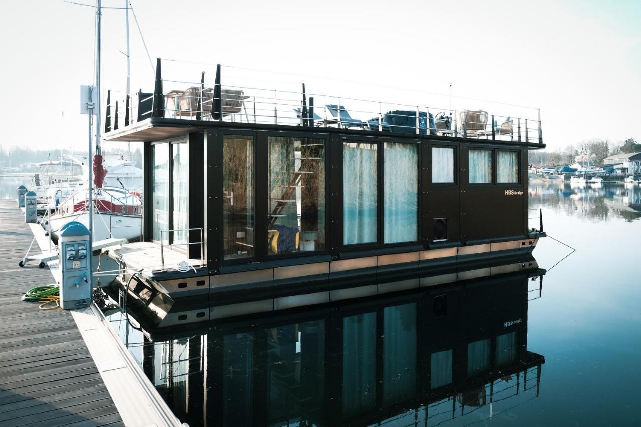 Готель La Dolce Vita House Boat Lisanza Екстер'єр фото