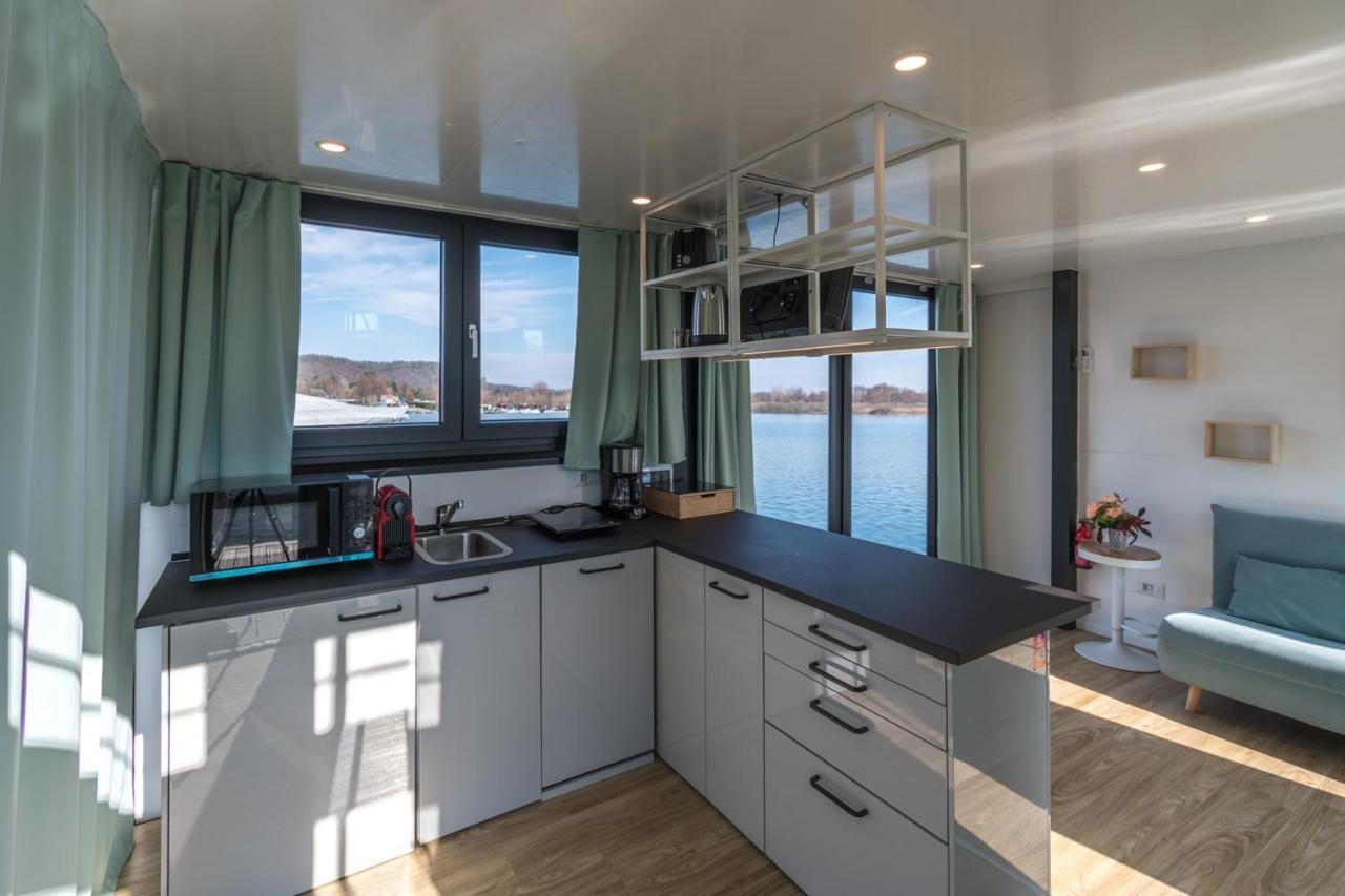 Готель La Dolce Vita House Boat Lisanza Екстер'єр фото