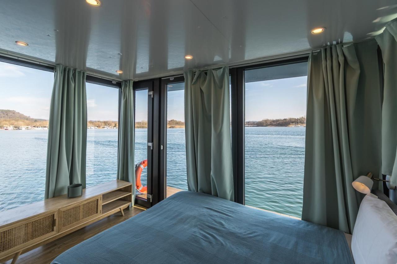 Готель La Dolce Vita House Boat Lisanza Екстер'єр фото