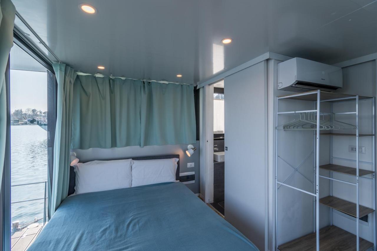Готель La Dolce Vita House Boat Lisanza Екстер'єр фото