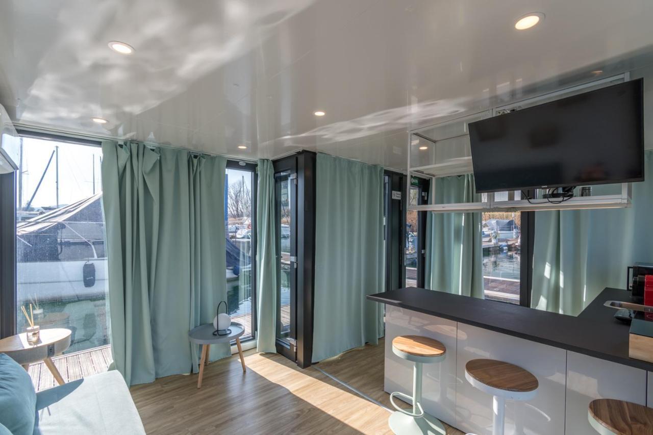 Готель La Dolce Vita House Boat Lisanza Екстер'єр фото