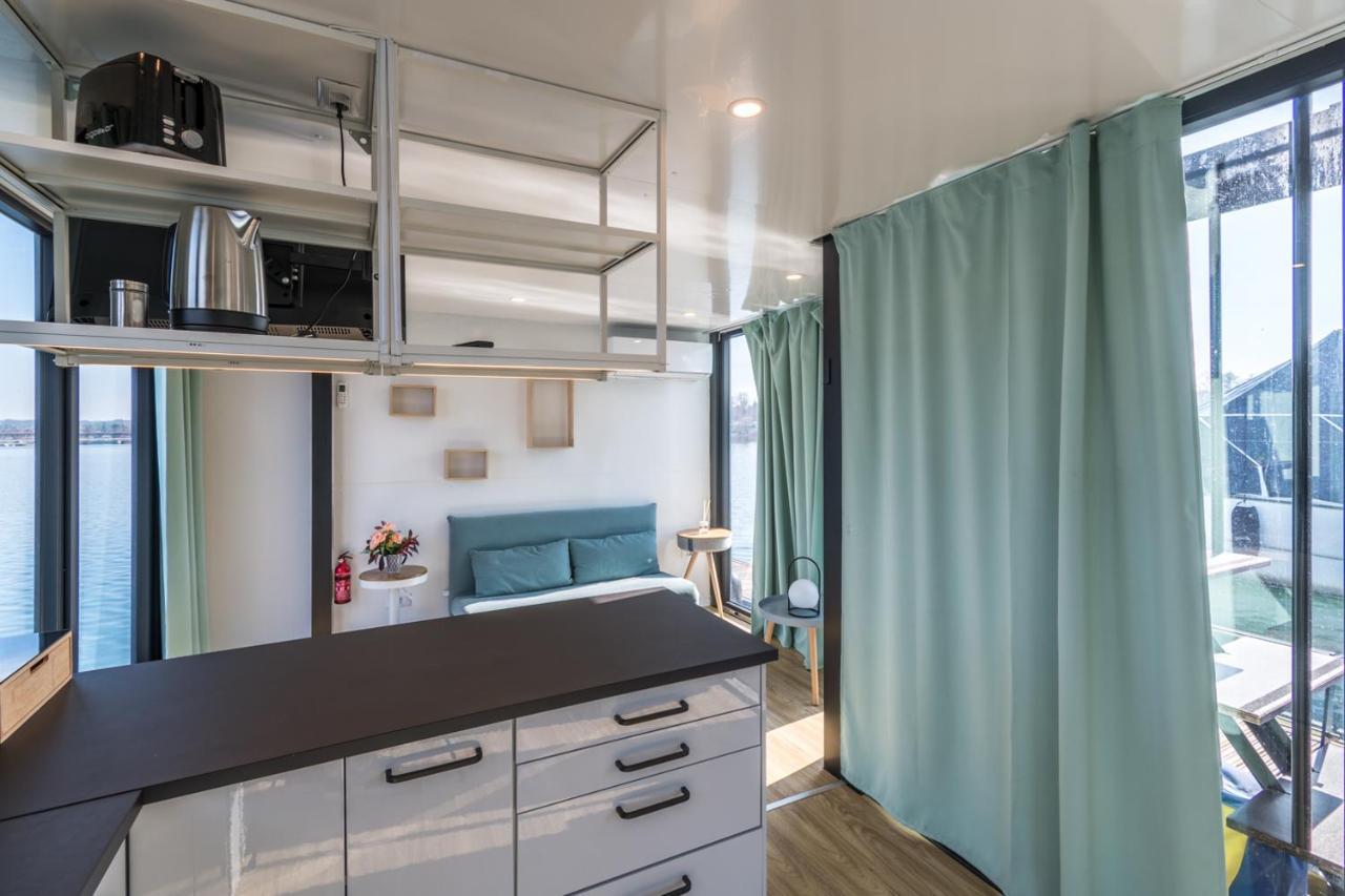 Готель La Dolce Vita House Boat Lisanza Екстер'єр фото
